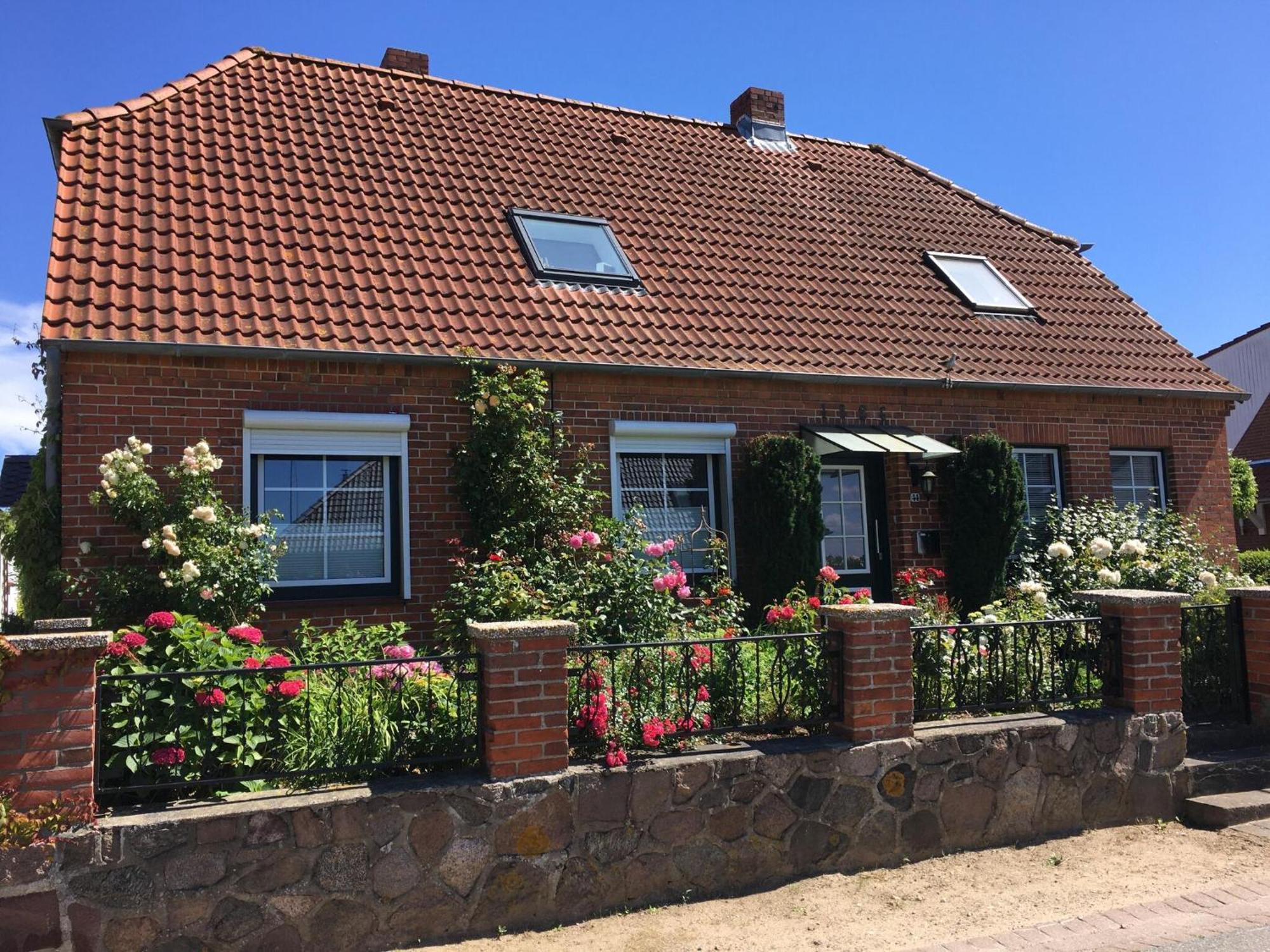 Holiday Home With Conservatory Dannau Exterior photo