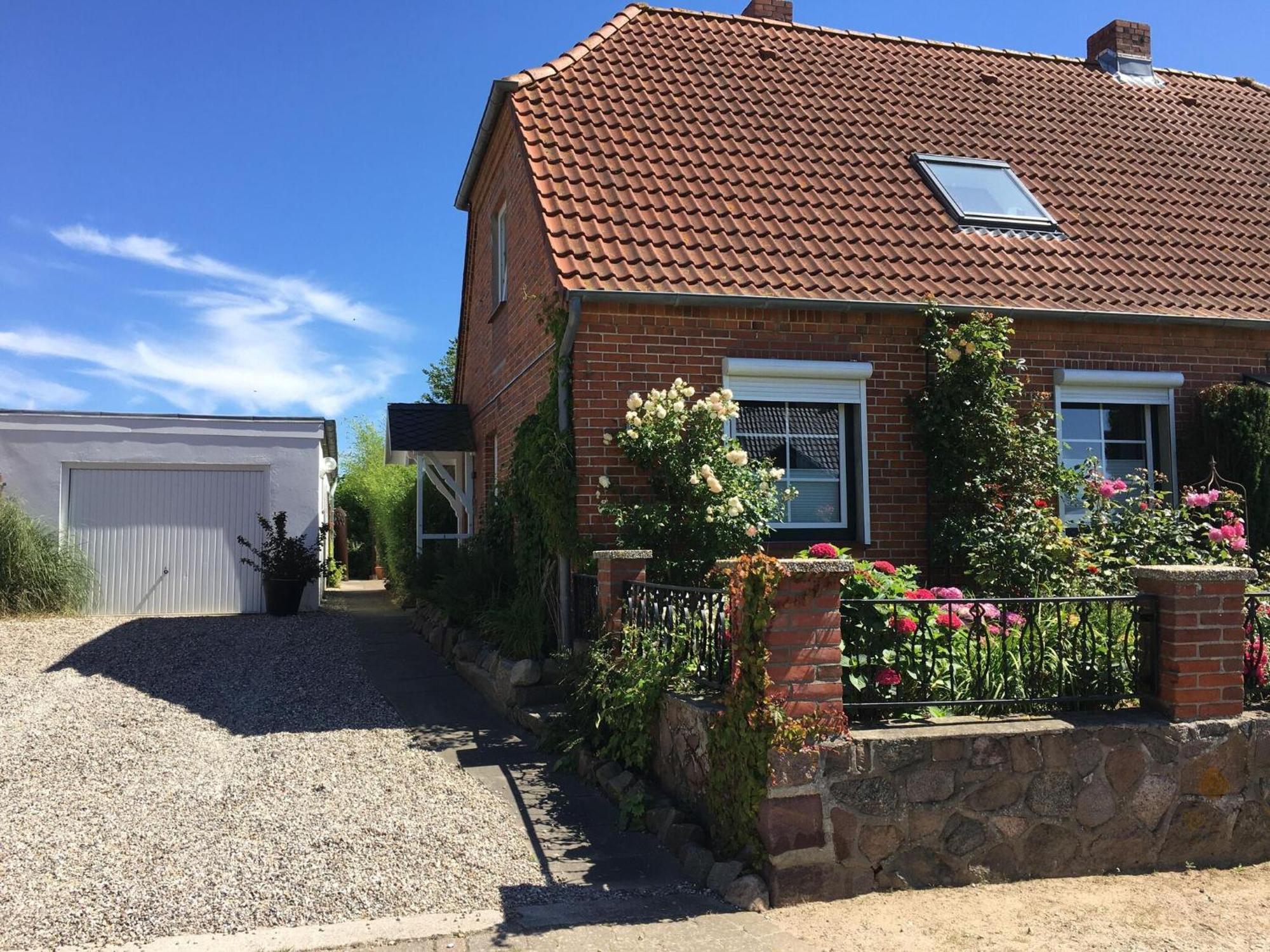 Holiday Home With Conservatory Dannau Exterior photo